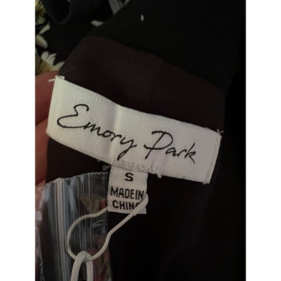 Emory Park Shirt Style Romper with Flutter Sleeves Black Size Small NWT - Picture 8 of 11